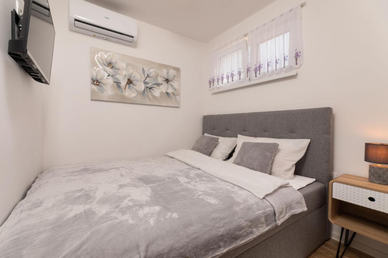 Apartments Vugrin Šilo Extérieur photo