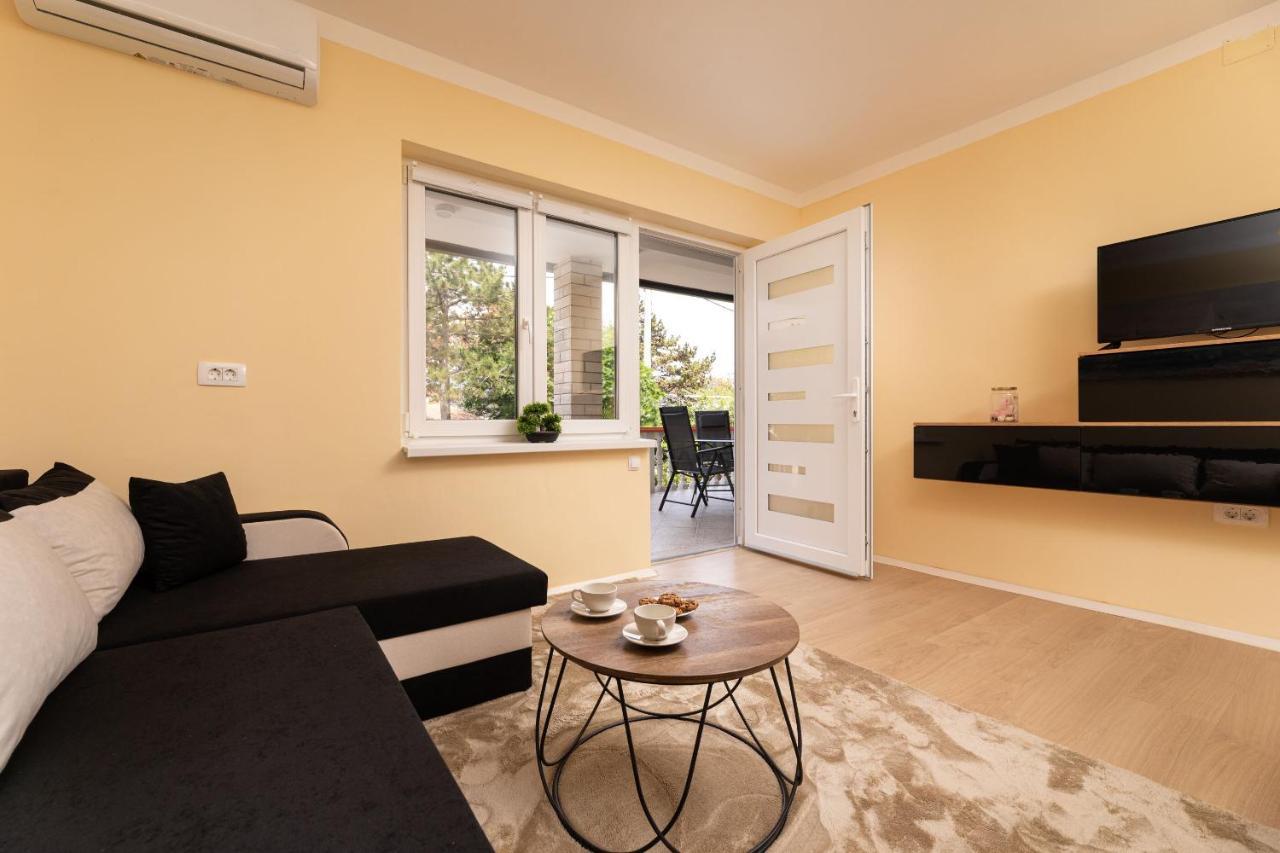 Apartments Vugrin Šilo Extérieur photo